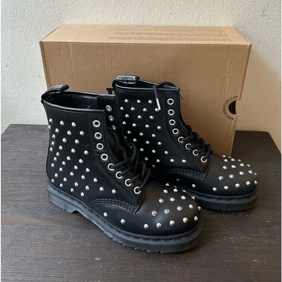 Dr. Martens Boots  (1460) Size 6 - Picture 1 of 8
